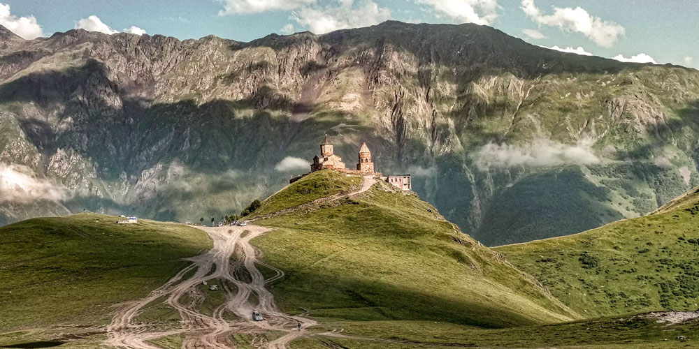 mtskheta-mtianeti-gergeti-church-in-kazbegi